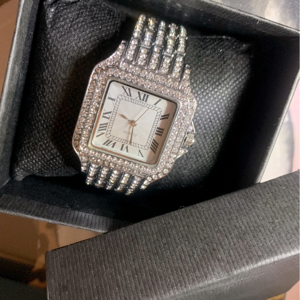 Shiny glamour watch